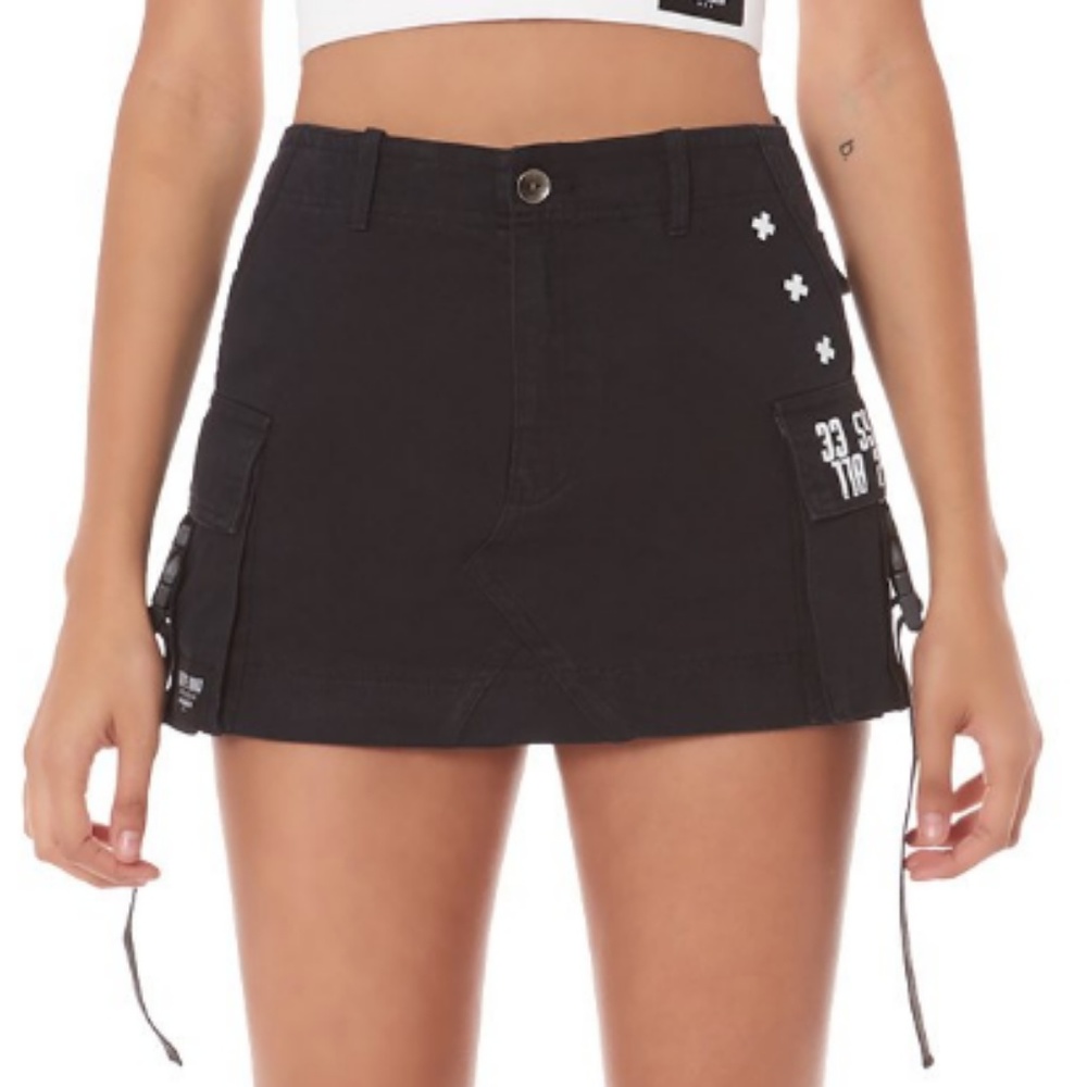 LF THE BRAND BLACK CARGO SKIRT - Picture 2 of 3